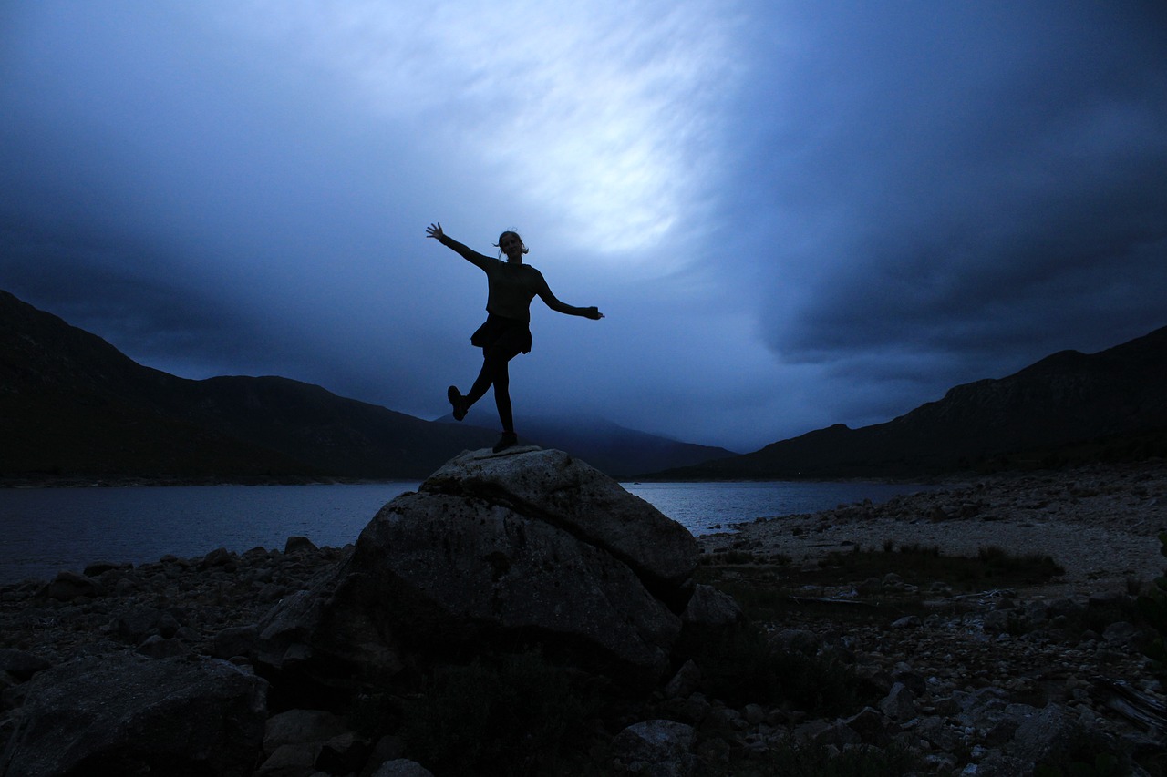 silhouette, lake, sky-4940445.jpg